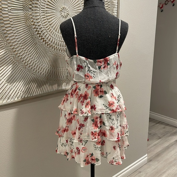 NWT Trixxi Red and Cream Floral Ruffle Tiered Dress Size Medium - Picture 6 of 6